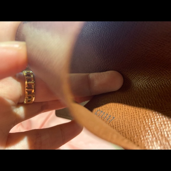 Louis Vuitton 6 Key Holder in Monogram - Picture 11 of 12